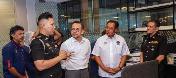 Sim and Abdul Rahman briefed by an Immigration officer statio<em></em>ned at MYXpats.